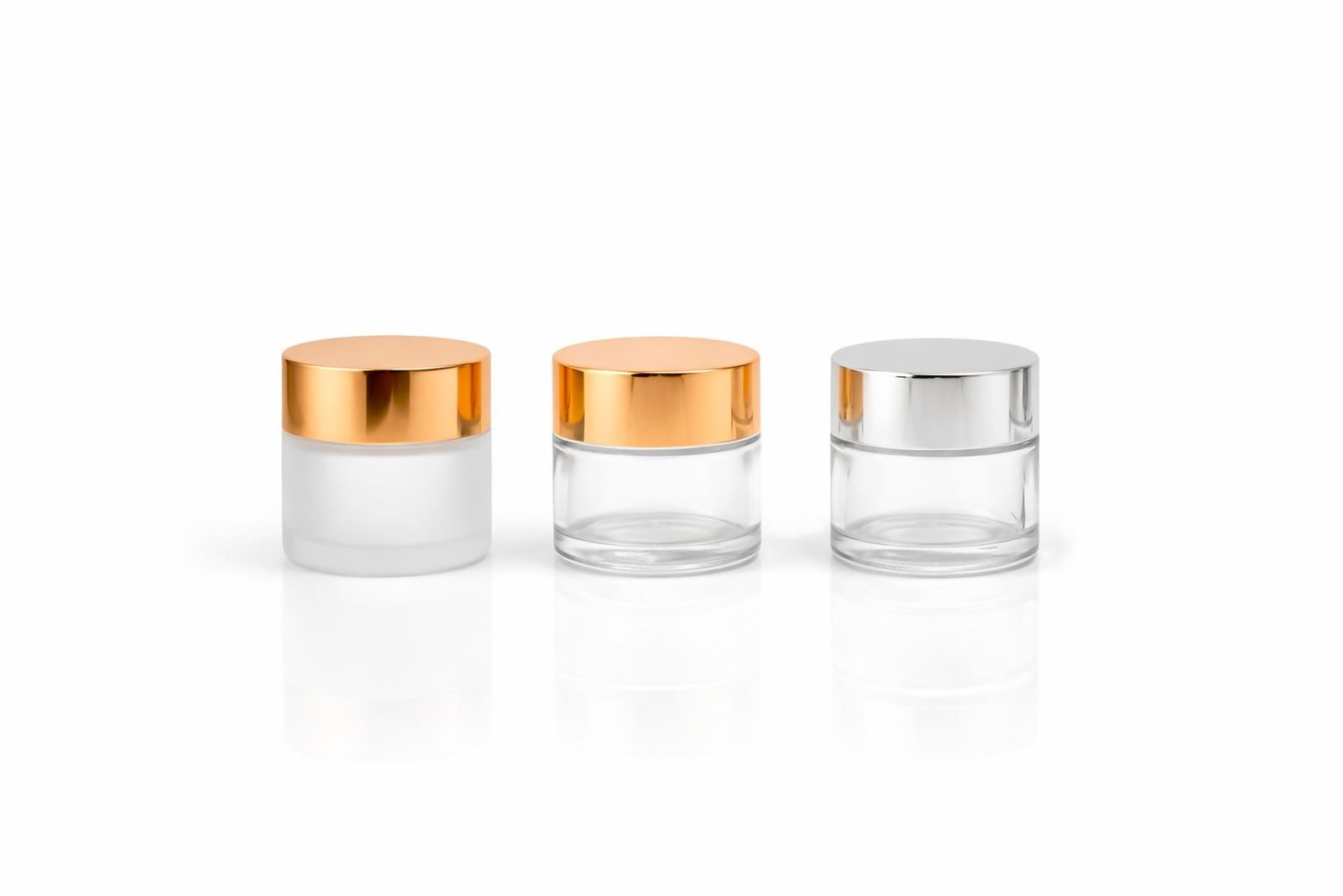 Glazen cosmetische potten met metalen sluitingen klaar voor pasvorm en oppervlakte controles